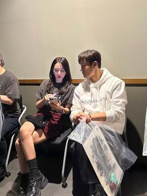 イ・ビョンホン&ソン・イェジン 仲良し2ショット「100万人突破『仕方ない』」