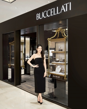 【フォト】パク・ギュヨン、黒いベアトップワンピ＆華やかなジュエリーで魅惑的ビジュアル