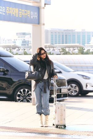 【フォト】チェ・ジョンアン、Isabel Marantのショーに出席するためパリへ…都会的なフライトコーデ