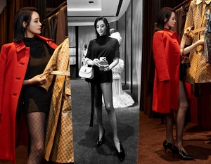 50代のキム・ヘス、鮮やかな赤いコート&超ミニスカ姿で美ボディアピール