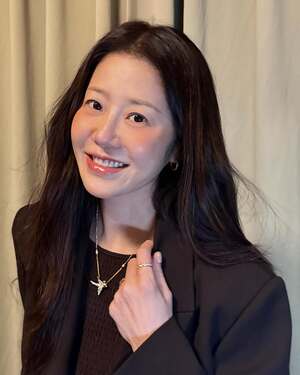 コ・ヒョンジョン、本当に54歳? 相変わらずハリがある肌で究極の清純ビジュアル