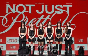 【フォト】izna、6人組に再編してから初の音楽活動…強烈に変身