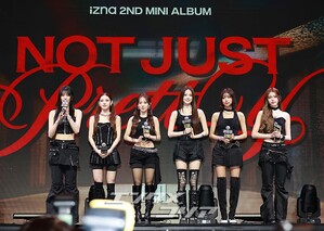 【フォト】izna、6人組に再編してから初の音楽活動…強烈に変身