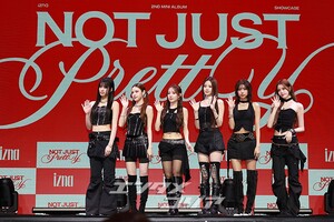 【フォト】izna、6人組に再編してから初の音楽活動…強烈に変身
