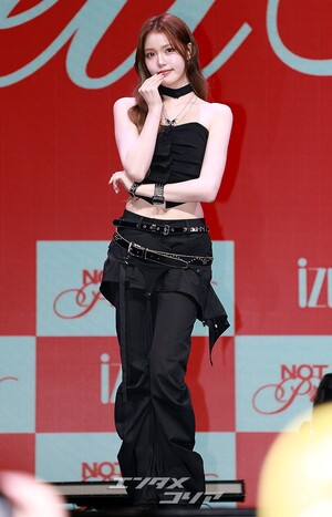 【フォト】iznaチョン・セビ、あふれる愛らしさ