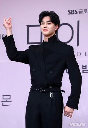 徴兵:ソン・ガン、きょう除隊