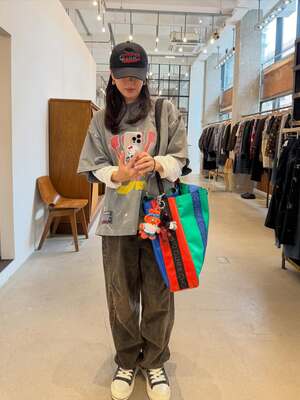 ソン・イェジン『仕方ない』グッズ着てパチリ…こんなにヒップなのに一児のママだなんて