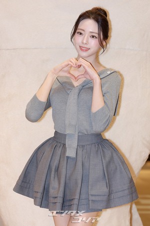 【フォト】ふんわりミニスカ姿のITZYユナ、バービー人形のようなビジュアル