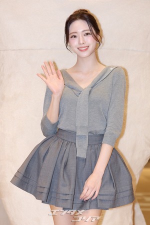 【フォト】ふんわりミニスカ姿のITZYユナ、バービー人形のようなビジュアル