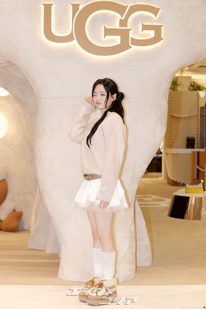 【フォト】チョ・イヒョン、UGGのシューズを履いてキュートなポーズ