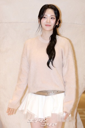 【フォト】チョ・イヒョン、UGGのシューズを履いてキュートなポーズ