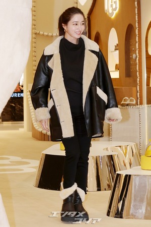 【フォト】イ・ミンジョンは早くも冬ムード…コート姿で美しさアピール