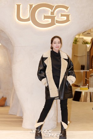 【フォト】イ・ミンジョンは早くも冬ムード…コート姿で美しさアピール