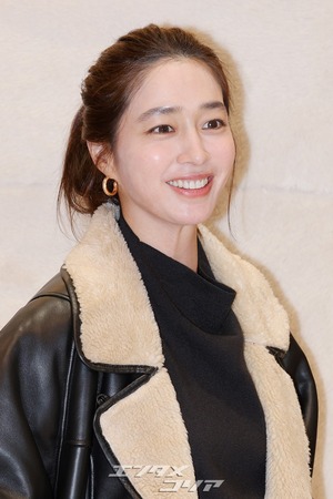 【フォト】イ・ミンジョンは早くも冬ムード…コート姿で美しさアピール