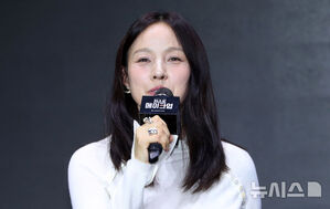 【フォト】『ジャスト・メイクアップ』制作発表会に登場したMCイ・ヒョリと審査員たち