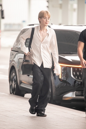 【フォト】BTSジミン　シャツのボタンを外して…スイートな「ディオール・マン」