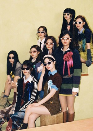 【フォト】TWICE、シチュエーションコメディ撮影中？　愉快な新譜コンセプト