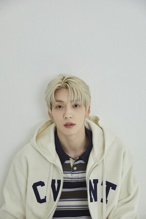 【フォト】TXTスビン「COVERNAT」新アンバサダーに…爽やかキャンパス男子