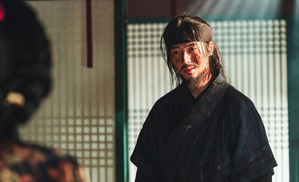 『暴君のシェフ』で人気のイ・ジュアン、軍隊免除の理由は…「母親に肝移植、70%切除」