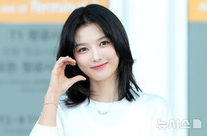 【フォト】キム・ユジョン、LOEWEのショーに出席するためパリへ