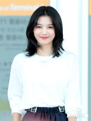 【フォト】キム・ユジョン、LOEWEのショーに出席するためパリへ