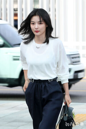 【フォト】キム・ユジョン、LOEWEのショーに出席するためパリへ