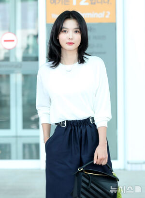 【フォト】キム・ユジョン、LOEWEのショーに出席するためパリへ