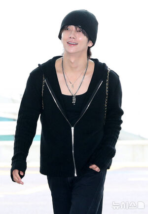 【フォト】ファッションショー出席のためパリに向かうSEVENTEENジョシュア