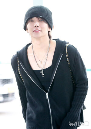 【フォト】ファッションショー出席のためパリに向かうSEVENTEENジョシュア