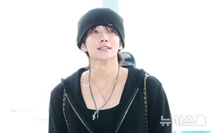 【フォト】ファッションショー出席のためパリに向かうSEVENTEENジョシュア