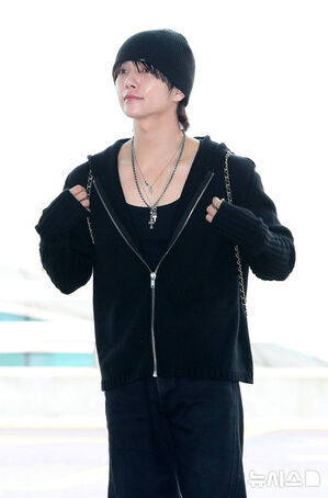 【フォト】ファッションショー出席のためパリに向かうSEVENTEENジョシュア