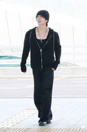 【フォト】ファッションショー出席のためパリに向かうSEVENTEENジョシュア