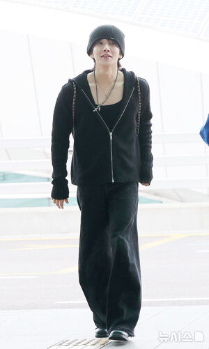 【フォト】ファッションショー出席のためパリに向かうSEVENTEENジョシュア