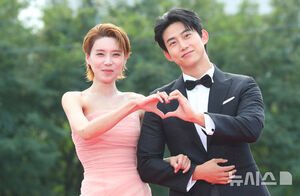 【フォト】司会のチャン・ドヨン＆2PMテギョン＝ソウル・ドラマ・アワード