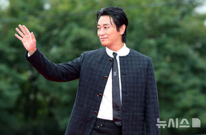 【フォト】シックな魅力のチュ・ジフン＝ソウル・ドラマ・アワード