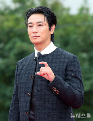 【フォト】シックな魅力のチュ・ジフン＝ソウル・ドラマ・アワード