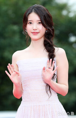 【フォト】IU＆チュウ＆キム・ミンハ＆ソヒョンら、ソウル・ドラマ・アワードを輝かせたスターたち