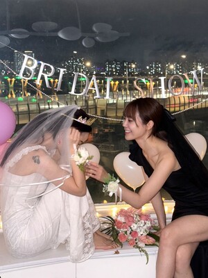 【フォト】ホ・ヨンジ、実姉ホ・ソンヨンの結婚を祝うブライダルシャワー…美しい姉妹