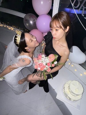 【フォト】ホ・ヨンジ、実姉ホ・ソンヨンの結婚を祝うブライダルシャワー…美しい姉妹