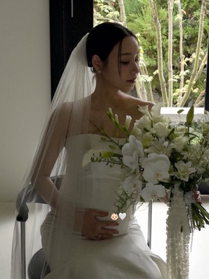 元AOAユナ、大きなお腹で美しいウエディングドレス姿披露