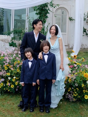 【フォト】キム・ナヨン＆ MY Q　センスあふれる結婚式の写真公開…息子2人も一緒の「特別な瞬間」