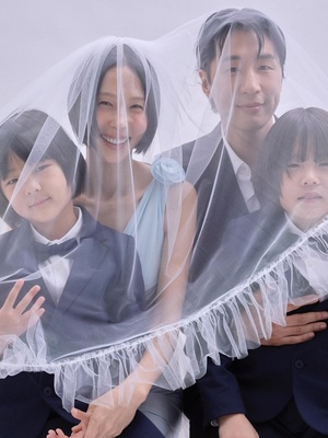 【フォト】キム・ナヨン＆ MY Q　センスあふれる結婚式の写真公開…息子2人も一緒の「特別な瞬間」