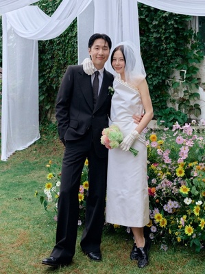 【フォト】キム・ナヨン＆ MY Q　センスあふれる結婚式の写真公開…息子2人も一緒の「特別な瞬間」