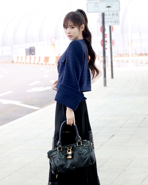 【フォト】MEOVVアンナ　人形のようなビジュアルでパリへ