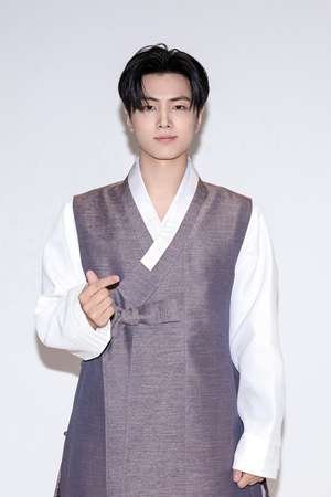 【フォト】ENHYPEN、韓服姿で秋夕のあいさつ