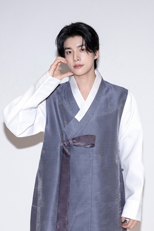 【フォト】ENHYPEN、韓服姿で秋夕のあいさつ