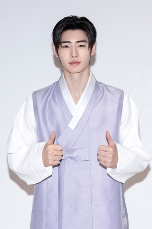 【フォト】ENHYPEN、韓服姿で秋夕のあいさつ