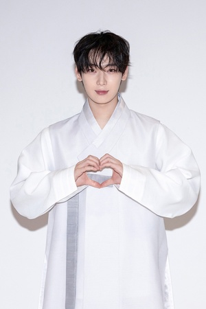 【フォト】ENHYPEN、韓服姿で秋夕のあいさつ