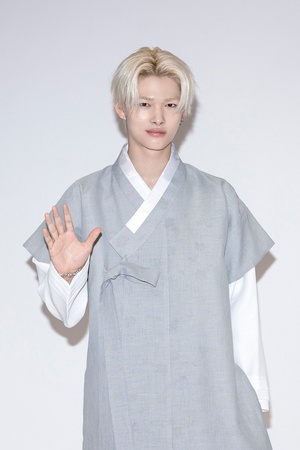 【フォト】ENHYPEN、韓服姿で秋夕のあいさつ