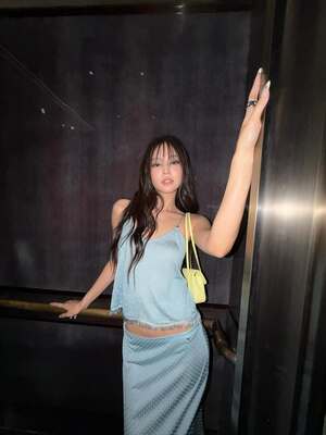 【フォト】パリを輝かせたBLACKPINKジェニー、まさに「フレンチシックのシンボル」